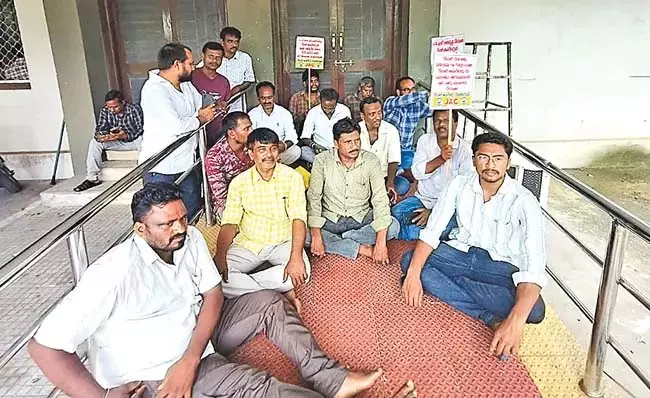 Andhra : केबल ऑपरेटरों की चिंता मुद्दों के समाधान की है Andhra : केबल ऑपरेटरों की चिंता मुद्दों के समाधान की है