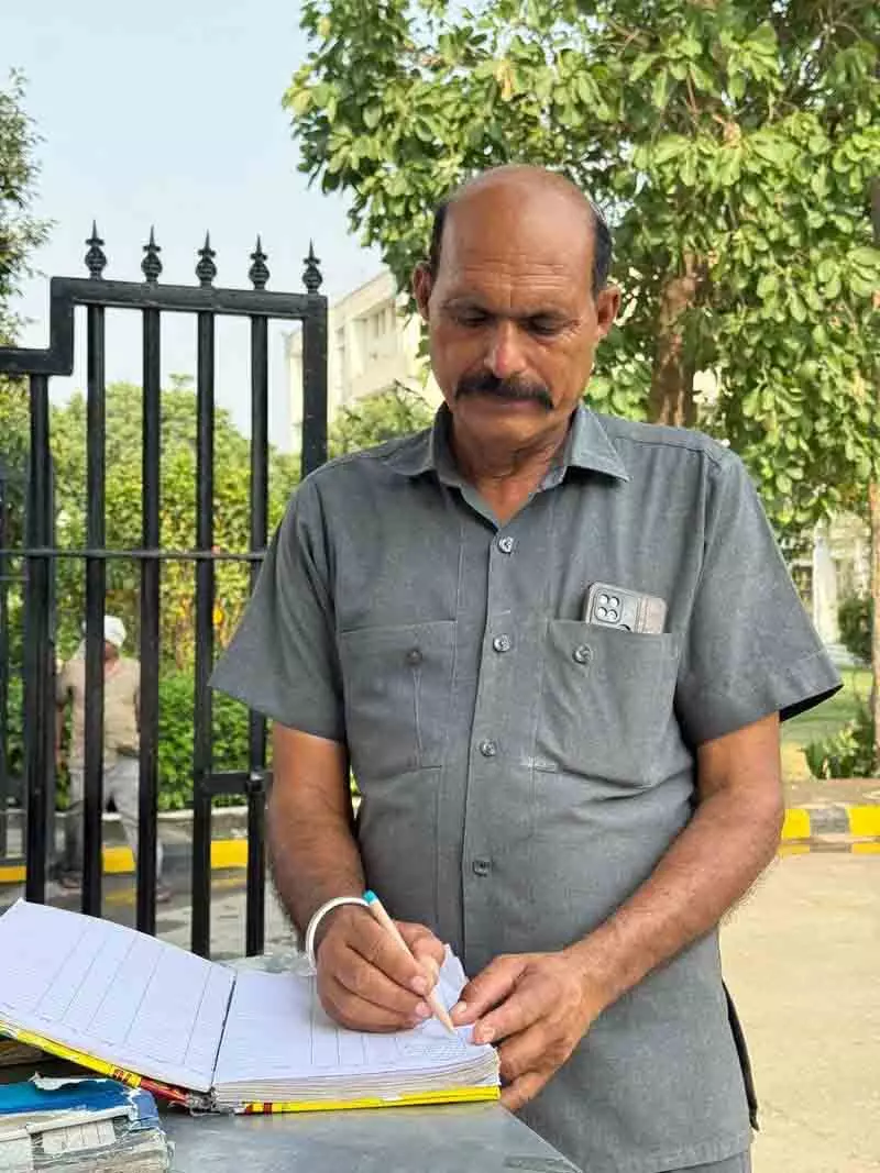 Jalandhar: इस पिता ने बेटे को याद दिलाया, जिंदगी रुकती नहीं Jalandhar: इस पिता ने बेटे को याद दिलाया, जिंदगी रुकती नहीं