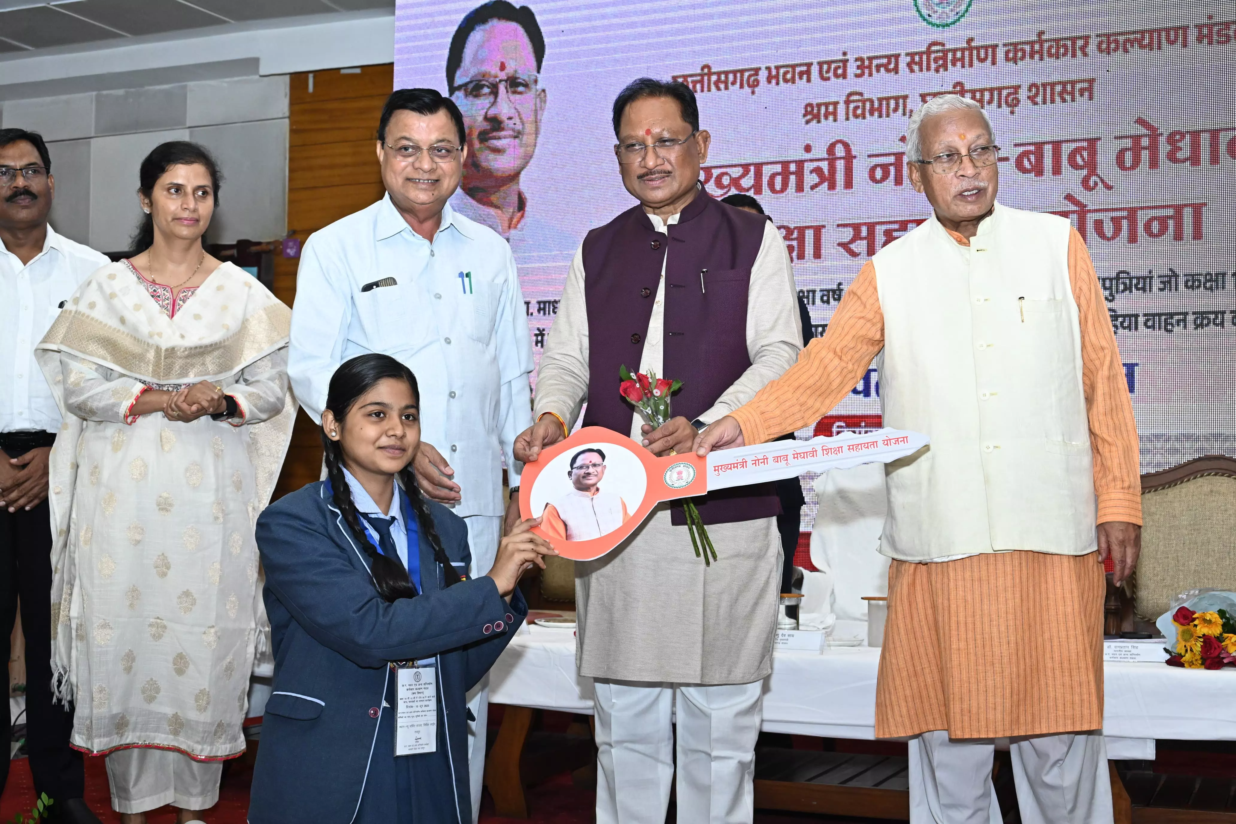श्रमिक परिवारों के सशक्तिकरण और उत्थान के लिए समर्पित है हमारी सरकार : CM विष्णुदेव साय श्रमिक परिवारों के सशक्तिकरण और उत्थान के लिए समर्पित है हमारी सरकार : CM विष्णुदेव साय