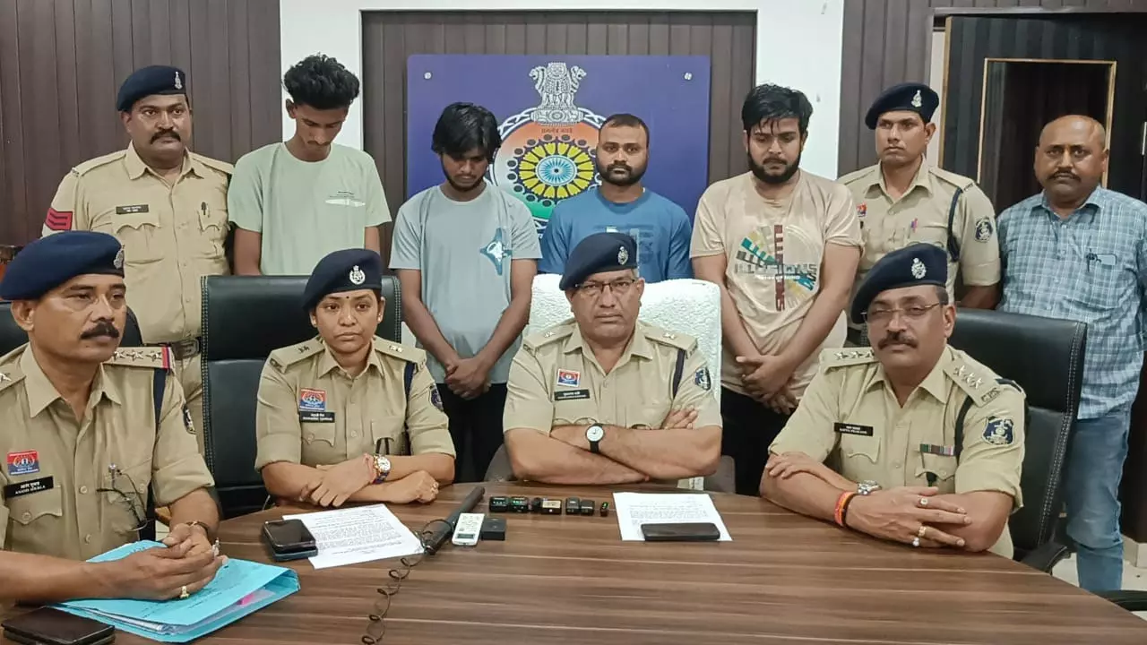 डिजिटल अस्टेट कर 54 लाख की ठगी, चार शातिर गिरफ्तार डिजिटल अस्टेट कर 54 लाख की ठगी, चार शातिर गिरफ्तार