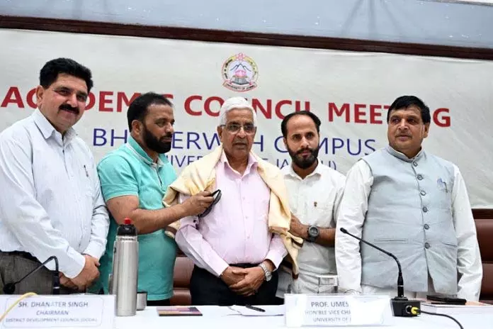 JU ने भद्रवाह परिसर में नागरिक समाज संवाद आयोजित किया JU ने भद्रवाह परिसर में नागरिक समाज संवाद आयोजित किया