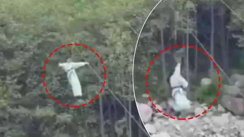 Manali में हार्नेस बेल्ट टूटने से नागपुर की लड़की ज़िपलाइन से गिरी Manali में हार्नेस बेल्ट टूटने से नागपुर की लड़की ज़िपलाइन से गिरी