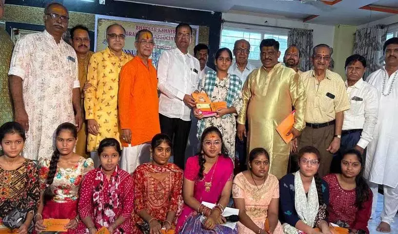 छात्र शिक्षा के स्तंभ हैं: MLA Kaleru Venkatesh छात्र शिक्षा के स्तंभ हैं: MLA Kaleru Venkatesh