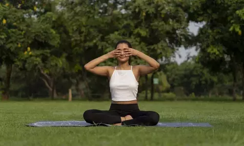 Yoga: अचानक से आपकी नजर धुंधली हो जाए तो करें ये योगासन Yoga: अचानक से आपकी नजर धुंधली हो जाए तो करें ये योगासन