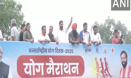 Haryana CM ने कुरुक्षेत्र में रन फॉर योगा को हरी झंडी दिखाई Haryana CM ने कुरुक्षेत्र में रन फॉर योगा को हरी झंडी दिखाई