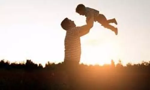 Fathers Day :पिता एक शांत छाया है, इन प्यार भरे उद्धरणों के साथ अपने पिता को फादर्स डे की शुभकामनाएं दें Fathers Day :पिता एक शांत छाया है, इन प्यार भरे उद्धरणों के साथ अपने पिता को फादर्स डे की शुभकामनाएं दें