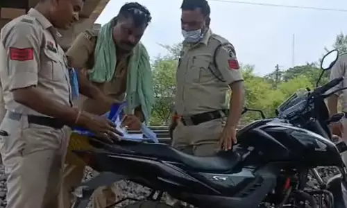 हत्या कर ओवरब्रिज के नीचे लाश को ठिकाना लगाने की आशंका, पुलिस शिनाख्त में जुटी