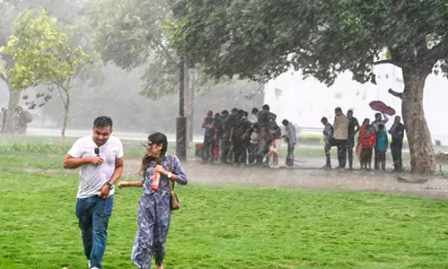 राजधानी में बदला मौसम का मिजाज, लोगों को मिली गर्मी से राहत राजधानी में बदला मौसम का मिजाज, लोगों को मिली गर्मी से राहत