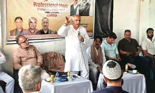 अशोक कौल ने चरार-ए-शरीफ और पालपोरा में पेशेवर बैठकों को संबोधित किया अशोक कौल ने चरार-ए-शरीफ और पालपोरा में पेशेवर बैठकों को संबोधित किया