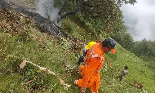 केदारनाथ में हेलीकॉप्टर दुर्घटना: पायलट समेत 7 लोगों की मौत, CM ने जताया शोक केदारनाथ में हेलीकॉप्टर दुर्घटना: पायलट समेत 7 लोगों की मौत, CM ने जताया शोक