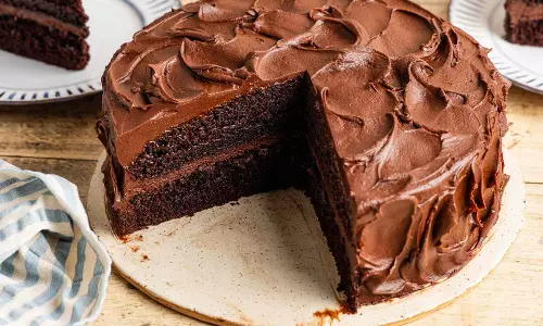 झटपट प्रेशर कुकर में बनाएं एगलेस Vanilla Cake