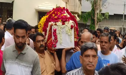 AI-171 विमान दुर्घटना की शिकार कल्पना प्रजापति का वडोदरा में अंतिम संस्कार किया गया