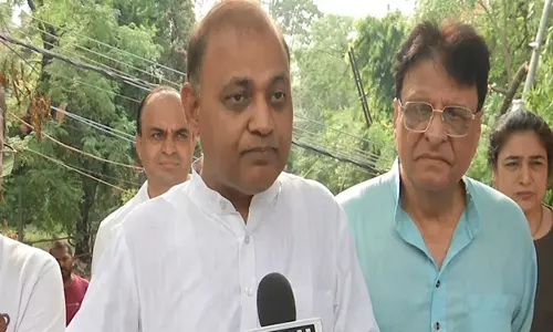 सफदरजंग एन्क्लेव में अवैध मोबाइल टावर गिरने के बाद AAP ने कार्रवाई की मांग की सफदरजंग एन्क्लेव में अवैध मोबाइल टावर गिरने के बाद AAP ने कार्रवाई की मांग की