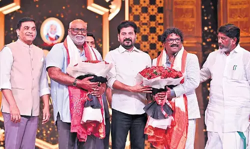 CM रेवंत रेड्डी ने तेलुगु सिनेमा का जश्न मनाते हुए गद्दार फिल्म पुरस्कारों का उद्घाटन किया