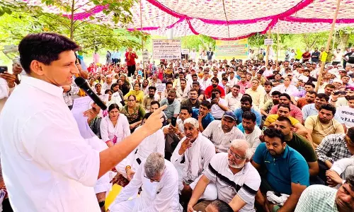 Health विश्वविद्यालय ने आउटसोर्स कर्मचारियों को धरना स्थल खाली करने का निर्देश दिया Health विश्वविद्यालय ने आउटसोर्स कर्मचारियों को धरना स्थल खाली करने का निर्देश दिया
