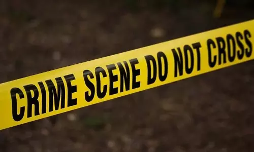 21 वर्षीय बार सिंगर की लिव-इन पार्टनर ने संदिग्ध प्रेम संबंध के चलते हत्या कर दी; पुलिस ने तलाश शुरू की