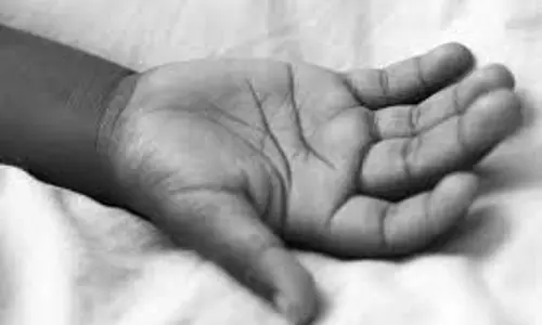 Shivpuri News: खेलते समय ढक्कन टूटा, अपार्टमेंट के 15 फीट गहरे सीवर में गिरने से बच्ची की मौत Shivpuri News: खेलते समय ढक्कन टूटा, अपार्टमेंट के 15 फीट गहरे सीवर में गिरने से बच्ची की मौत