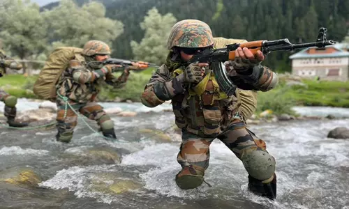 बॉर्डर के पास दिखी संदिग्ध गतिविधि, भारतीय सुरक्षाबल अलर्ट बॉर्डर के पास दिखी संदिग्ध गतिविधि, भारतीय सुरक्षाबल अलर्ट
