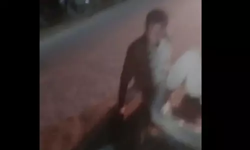 पुलिसकर्मी ने ज्यादा पी लिया शराब, इस हालत में वीडियो वायरल पुलिसकर्मी ने ज्यादा पी लिया शराब, इस हालत में वीडियो वायरल