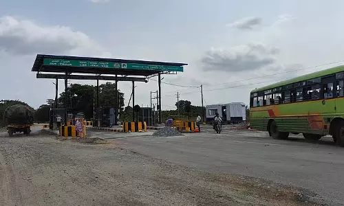 Karnataka : स्थानीय लोगों के विरोध के बावजूद शुल्क वसूलने की तैयारी