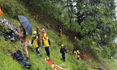 उत्तराखंड में हेलीकॉप्टर दुर्घटना में 7 लोगों की मौत: SDRF उत्तराखंड में हेलीकॉप्टर दुर्घटना में 7 लोगों की मौत: SDRF