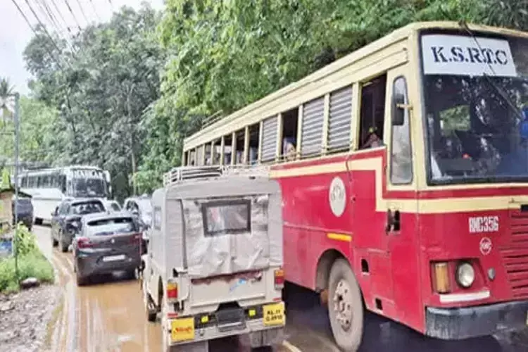 Kottiyoor  वैसाख उत्सव बारिश और सड़क पर अव्यवस्था के बीच घंटों फंसे रहे श्रद्धालु