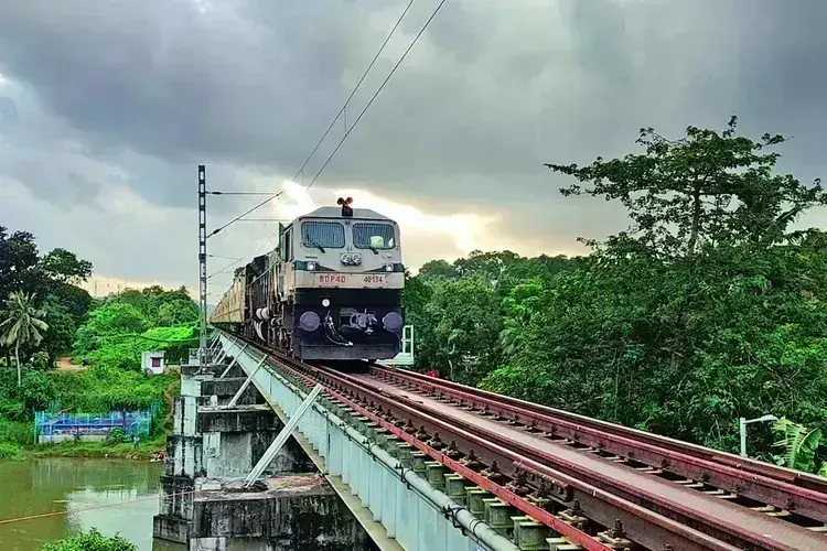 Kerala :  कोंकण मार्ग से ट्रेनों का समय आज से बदला गया
