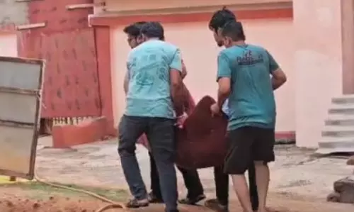 दुकान के शेड में बुजुर्ग की मिली लाश दुकान के शेड में बुजुर्ग की मिली लाश