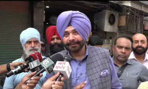 Navjot Singh Sidhu के अमृतसर दौरे से उनके भविष्य को लेकर अटकलें तेज