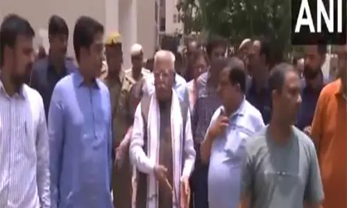 केंद्रीय मंत्री मनोहर लाल खट्टर ने Delhi में एमबीसी द्वारा निर्मित सरकारी क्वार्टरों का निरीक्षण किया