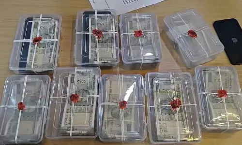Indore : 8.11 लाख की लूट में मॉल के दो कर्मचारियों समेत पांच गिरफ्तार