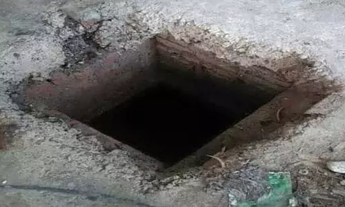 शिवपुरी में खुले सीवर चैंबर में गिरने से लड़की की मौत; 4 घंटे के बचाव अभियान के बाद शव बरामद शिवपुरी में खुले सीवर चैंबर में गिरने से लड़की की मौत; 4 घंटे के बचाव अभियान के बाद शव बरामद