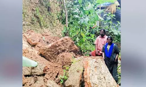 Kerala : भारी बारिश के कारण भूस्खलन हुआ और चट्टानें घरों पर गिरीं