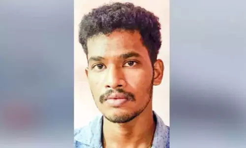 14 वर्षीय व्यक्ति ने महिला को नग्न तस्वीरें दिखाने की धमकी देने के आरोप में गिरफ्तार किया 14 वर्षीय व्यक्ति ने महिला को नग्न तस्वीरें दिखाने की धमकी देने के आरोप में गिरफ्तार किया