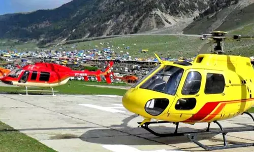 चारधाम यात्रा के लिए हेलीकॉप्टर सेवाएं दो दिन के लिए स्थगित चारधाम यात्रा के लिए हेलीकॉप्टर सेवाएं दो दिन के लिए स्थगित