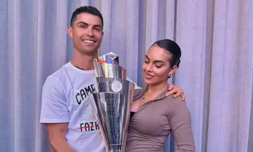 Cristiano & Georgina: आकस्मिक मुलाकात से लेकर छह सदस्यों के परिवार तक Cristiano & Georgina: आकस्मिक मुलाकात से लेकर छह सदस्यों के परिवार तक
