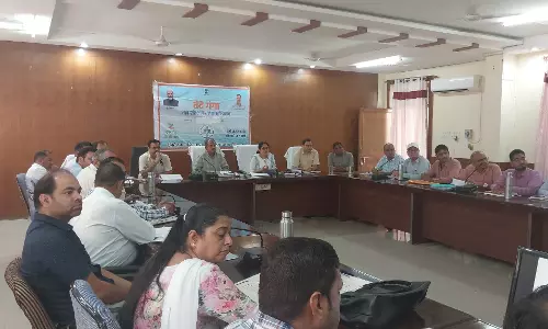 Jaipur: सरकारी योजनाओं का असर दिखे धरातल पर, वंदे गंगा में जनभागीदारी को मिले बढ़ावा Jaipur: सरकारी योजनाओं का असर दिखे धरातल पर, वंदे गंगा में जनभागीदारी को मिले बढ़ावा