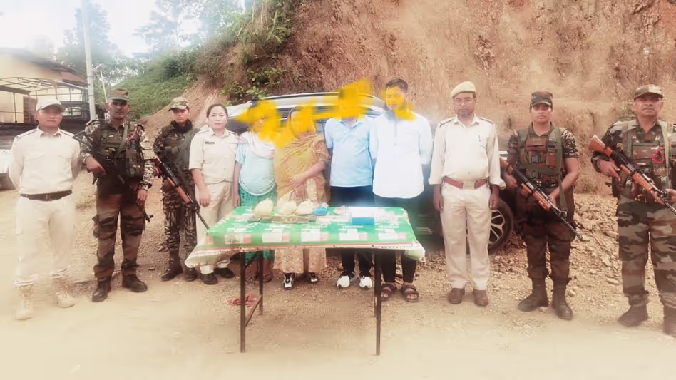 Manipur अफीम का भंडाफोड़ 4.1 किलोग्राम संदिग्ध अफीम के साथ चार गिरफ्तार Manipur अफीम का भंडाफोड़ 4.1 किलोग्राम संदिग्ध अफीम के साथ चार गिरफ्तार