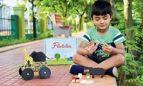Editor: ग्रीष्म ऋतु के शिविर बनने से पहले, यह बस स्वतंत्र होने का समय था