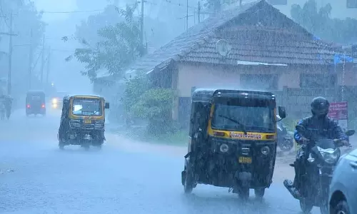 Karnataka: भारी बारिश से तट पर सामान्य जनजीवन प्रभावित, रेड अलर्ट जारी