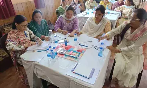 Himachal: शांत रहने का पाठ शिक्षकों को तनाव प्रबंधन का पाठ पढ़ाया जाता