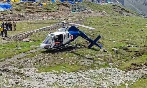महाराष्ट्र और पश्चिम बंगाल के मुख्यमंत्रियों ने केदारनाथ हेलीकॉप्टर हादसे पर शोक जताया
