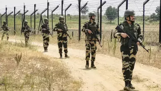 West Bengal: ड्यूटी के दौरान BSF जवान ने साथी पर चलाई गोलियां, जांच शुरू