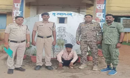 खेत में ही लड़ने लगे बाप और बेटे, एक की मौत खेत में ही लड़ने लगे बाप और बेटे, एक की मौत