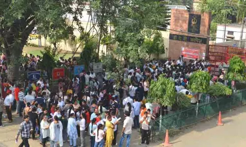 PPMET में नर्सिंग सीटों के लिए बड़ी संख्या में लोग आए PPMET में नर्सिंग सीटों के लिए बड़ी संख्या में लोग आए