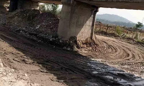 Himachal: ध्वस्तीकरण के बावजूद अवैध खनन वाली सड़क फिर से दिखाई दी Himachal: ध्वस्तीकरण के बावजूद अवैध खनन वाली सड़क फिर से दिखाई दी