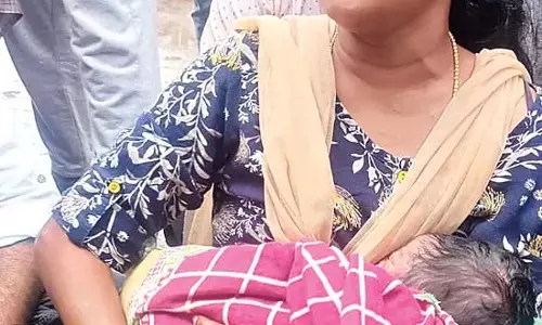 Andhra : सेवाओं की कमी के कारण सरकारी अस्पताल में बच्चे की मौत