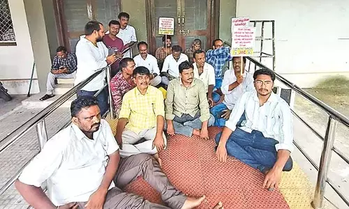 Andhra : केबल ऑपरेटरों की चिंता मुद्दों के समाधान की है Andhra : केबल ऑपरेटरों की चिंता मुद्दों के समाधान की है