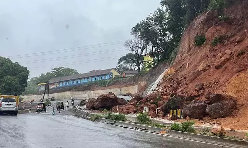 Karnataka: दक्षिण कन्नड़ में लगातार बारिश से भूस्खलन से यातायात प्रभावित Karnataka: दक्षिण कन्नड़ में लगातार बारिश से भूस्खलन से यातायात प्रभावित