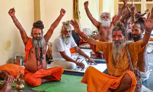 Amarnath Yatra: 3 जुलाई को तीर्थयात्रा शुरू होने से पहले साधु जम्मू पहुंचे